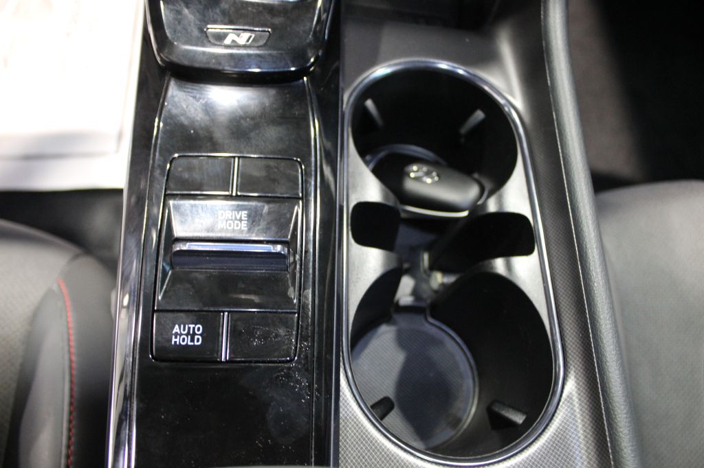 Photo 24 of this HYUNDAI SONATA