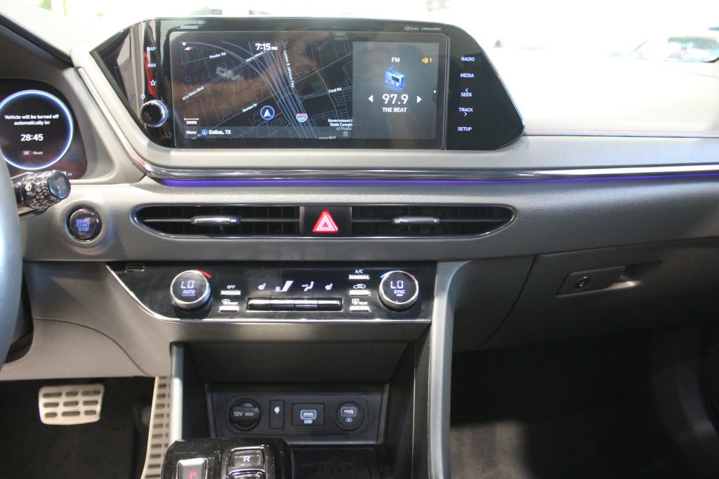 Photo 25 of this HYUNDAI SONATA