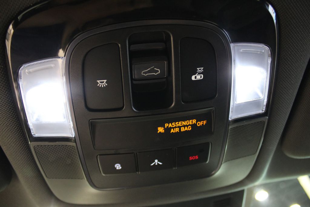Photo 26 of this HYUNDAI SONATA