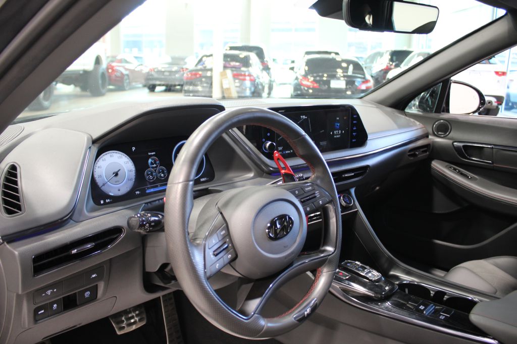 Photo 29 of this HYUNDAI SONATA