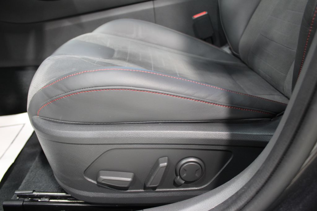 Photo 30 of this HYUNDAI SONATA