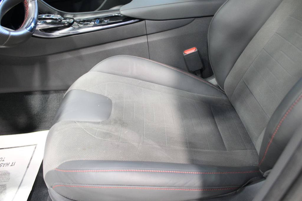 Photo 31 of this HYUNDAI SONATA