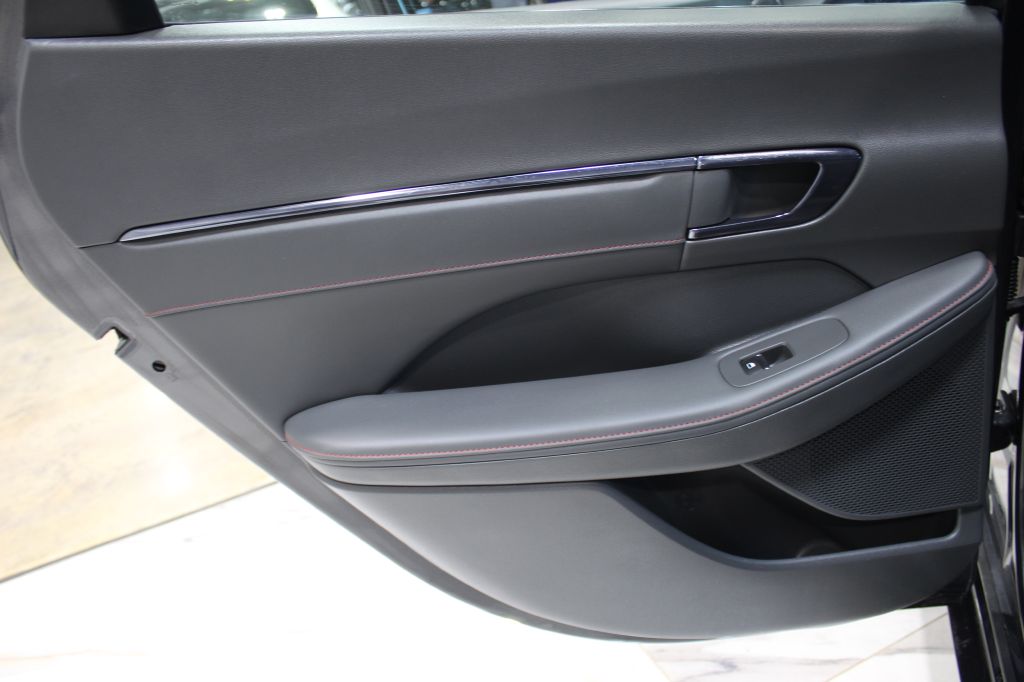 Photo 33 of this HYUNDAI SONATA