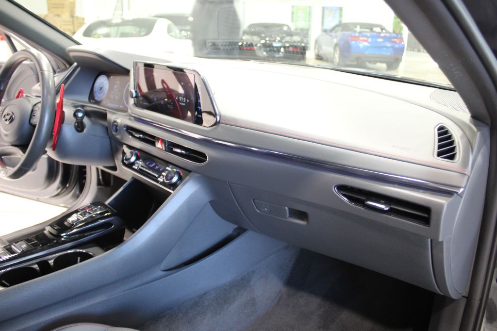Photo 44 of this HYUNDAI SONATA