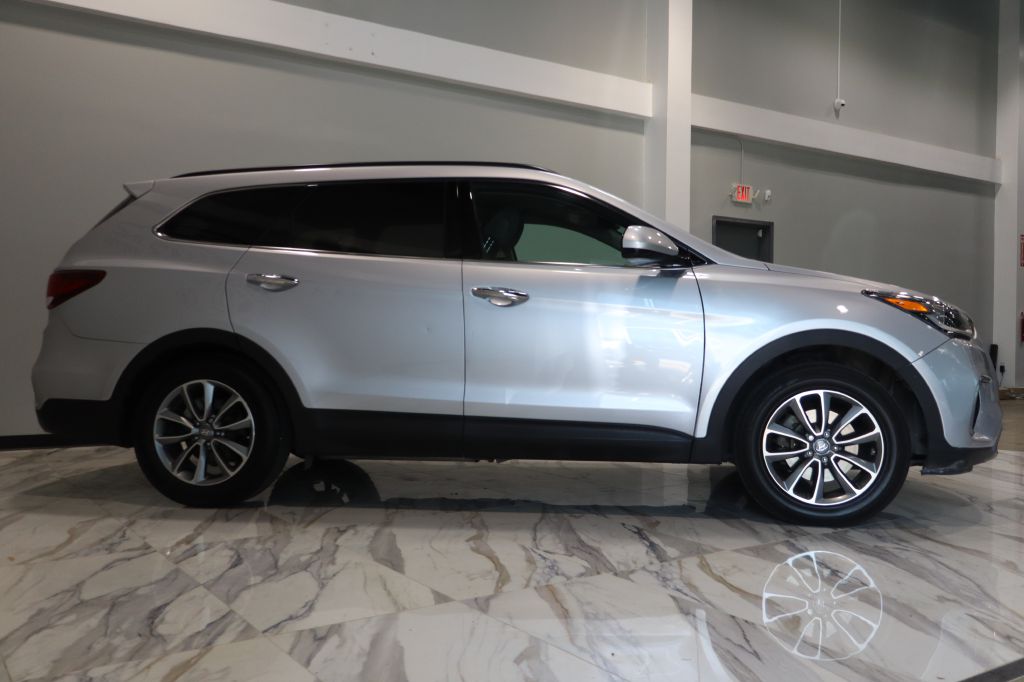 Photo 3 of this HYUNDAI SANTA FE