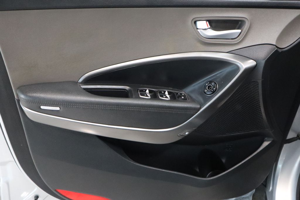 Photo 8 of this HYUNDAI SANTA FE