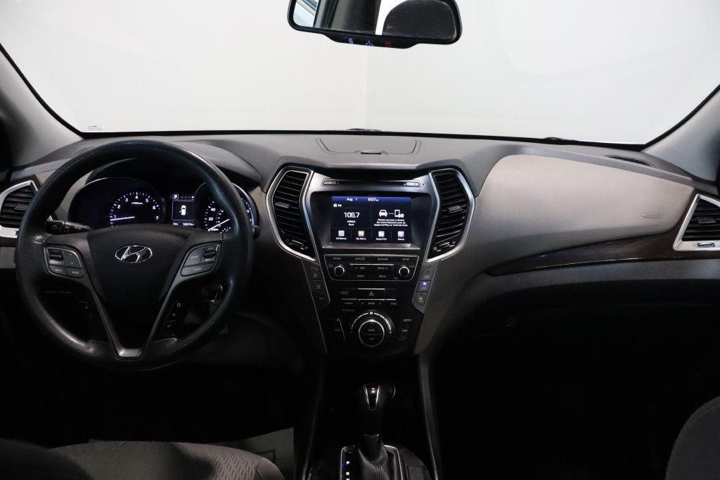 Photo 10 of this HYUNDAI SANTA FE