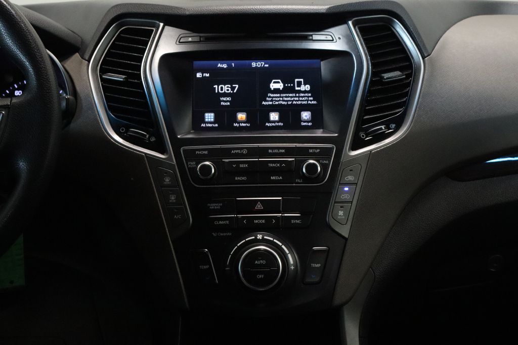 Photo 11 of this HYUNDAI SANTA FE