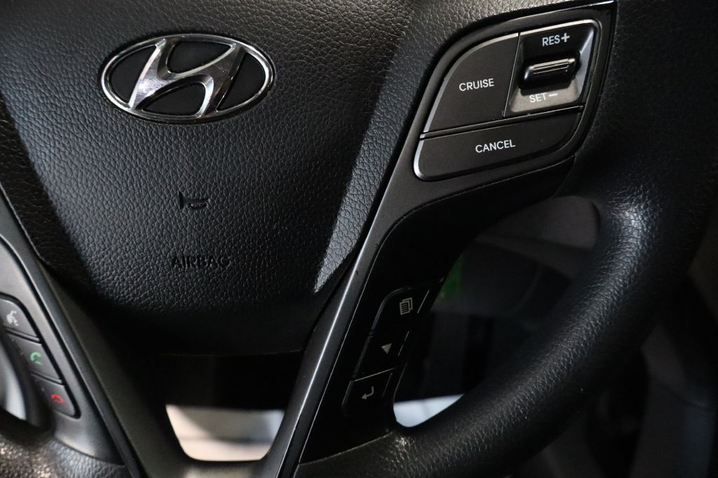 Photo 15 of this HYUNDAI SANTA FE
