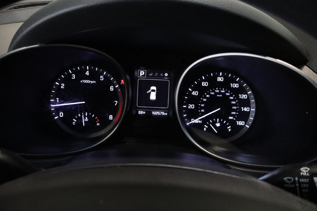 Photo 16 of this HYUNDAI SANTA FE
