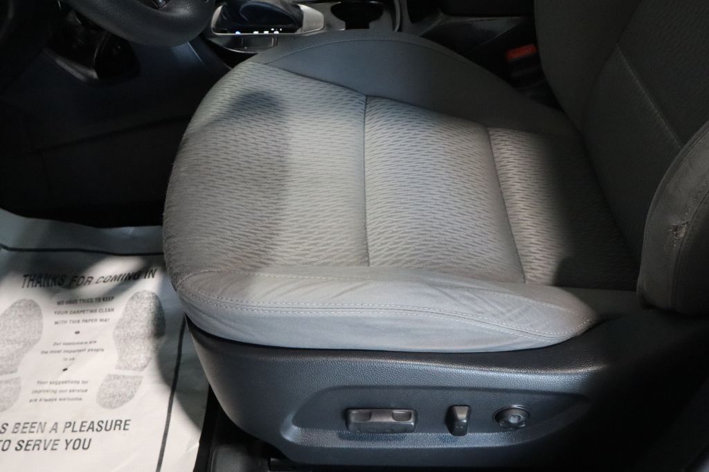 Photo 18 of this HYUNDAI SANTA FE