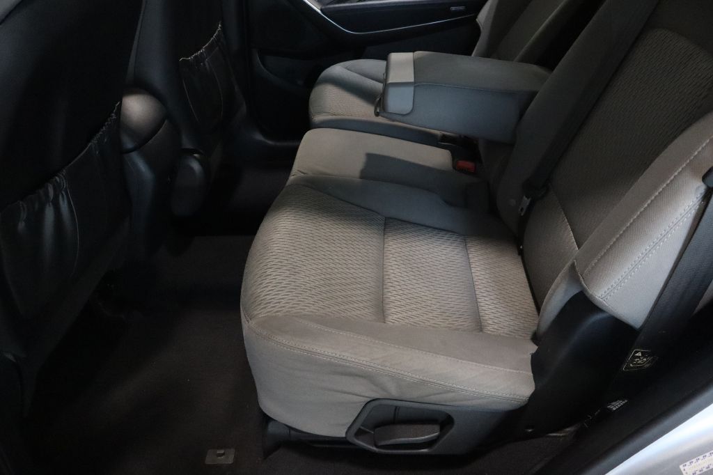 Photo 20 of this HYUNDAI SANTA FE