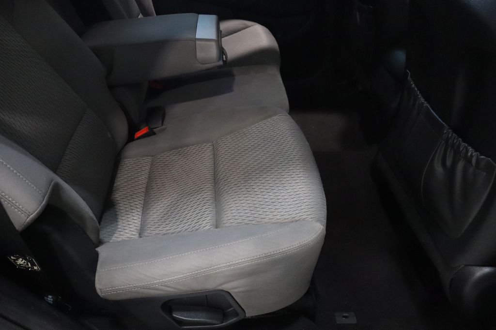 Photo 25 of this HYUNDAI SANTA FE