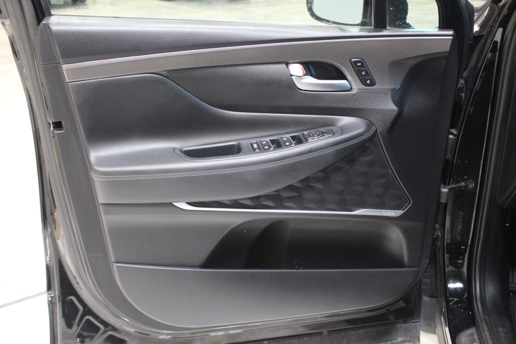 Photo 8 of this HYUNDAI SANTA FE