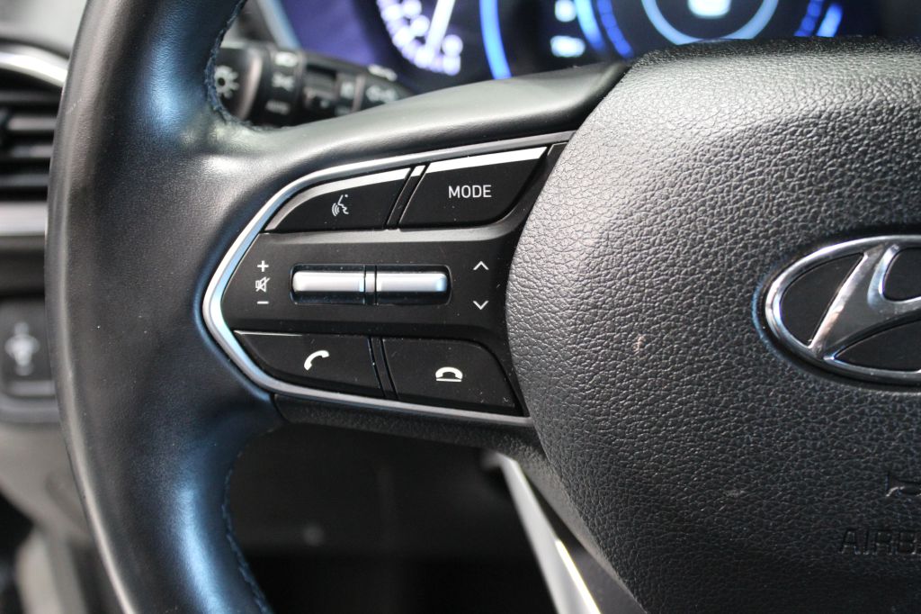 Photo 14 of this HYUNDAI SANTA FE