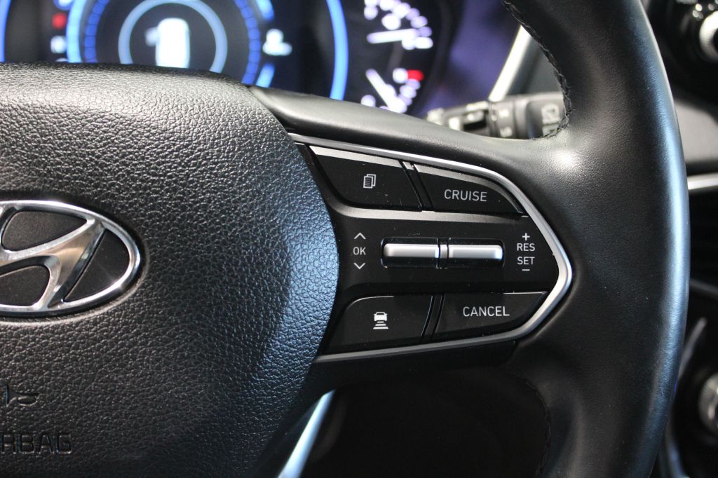Photo 15 of this HYUNDAI SANTA FE