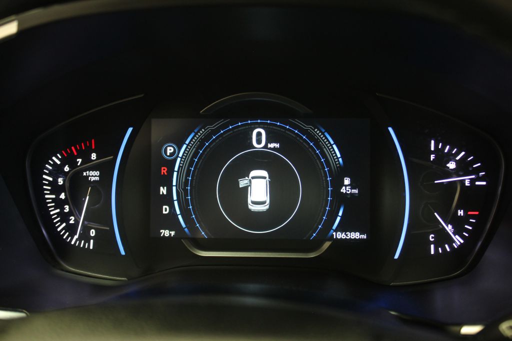 Photo 16 of this HYUNDAI SANTA FE