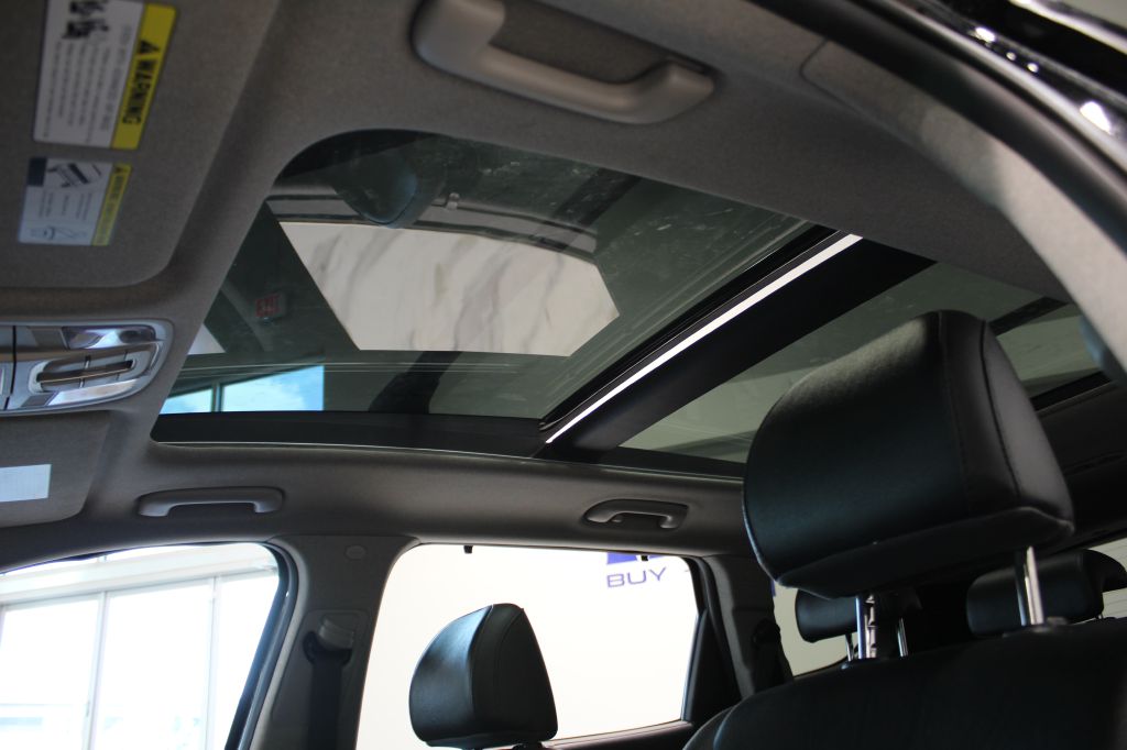 Photo 20 of this HYUNDAI SANTA FE