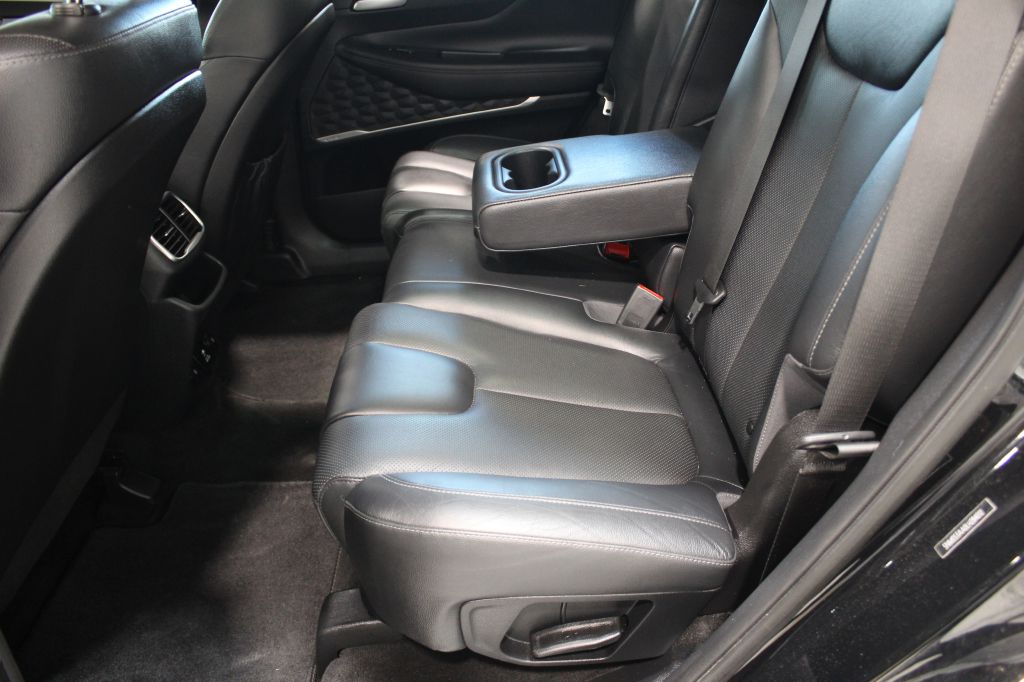 Photo 21 of this HYUNDAI SANTA FE