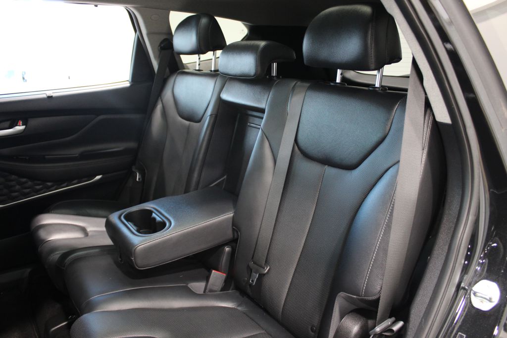 Photo 22 of this HYUNDAI SANTA FE