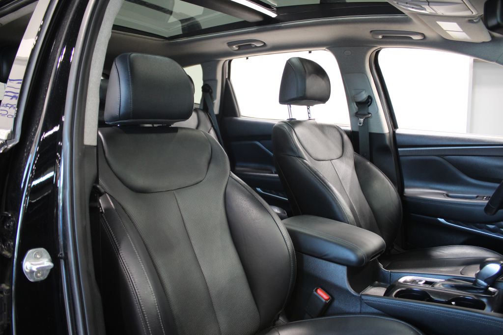 Photo 25 of this HYUNDAI SANTA FE