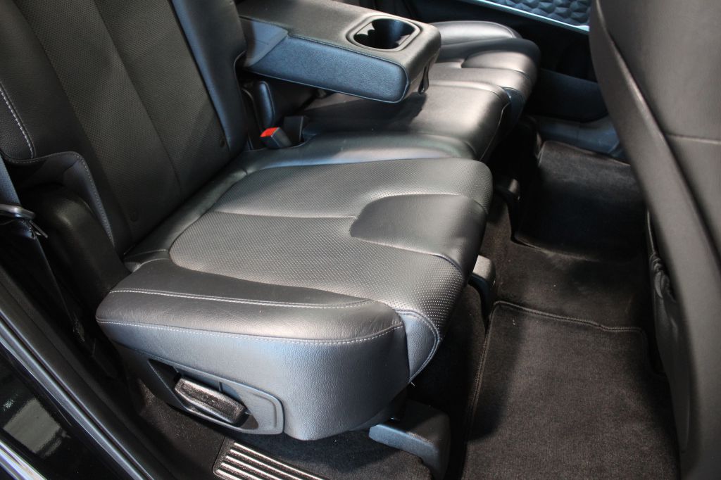 Photo 26 of this HYUNDAI SANTA FE