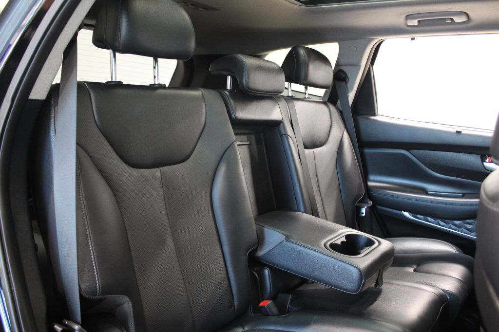 Photo 27 of this HYUNDAI SANTA FE