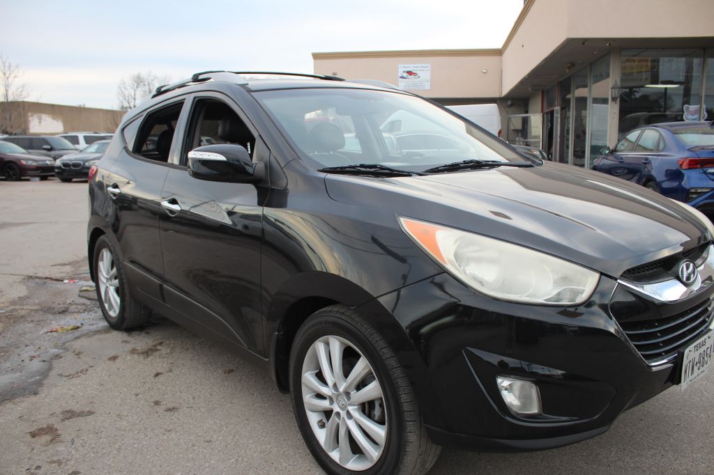 Photo 2 of this HYUNDAI TUCSON