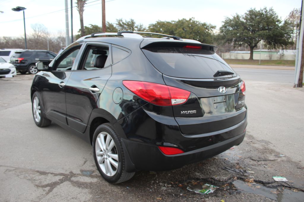 Photo 6 of this HYUNDAI TUCSON