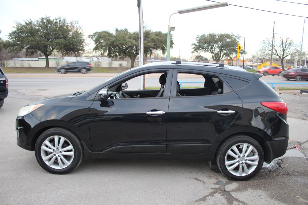 Photo 7 of this HYUNDAI TUCSON