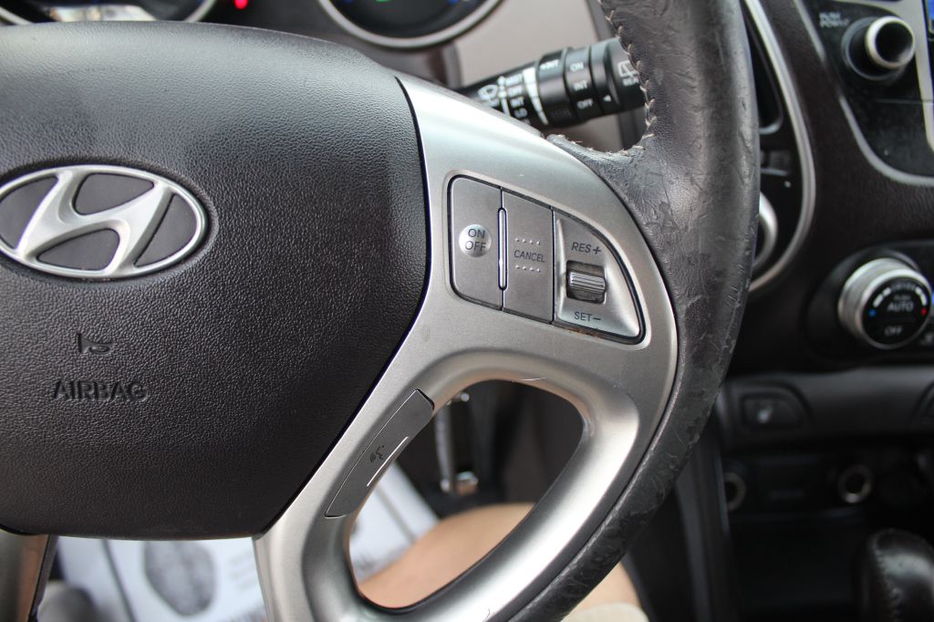 Photo 14 of this HYUNDAI TUCSON