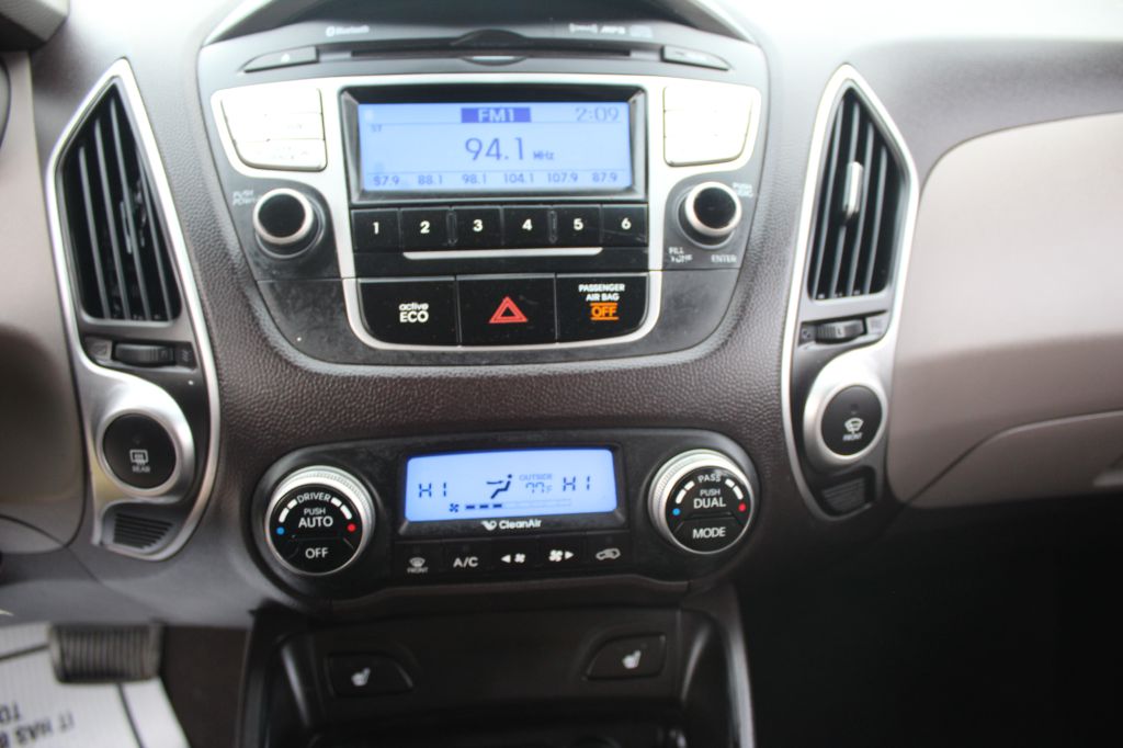 Photo 15 of this HYUNDAI TUCSON