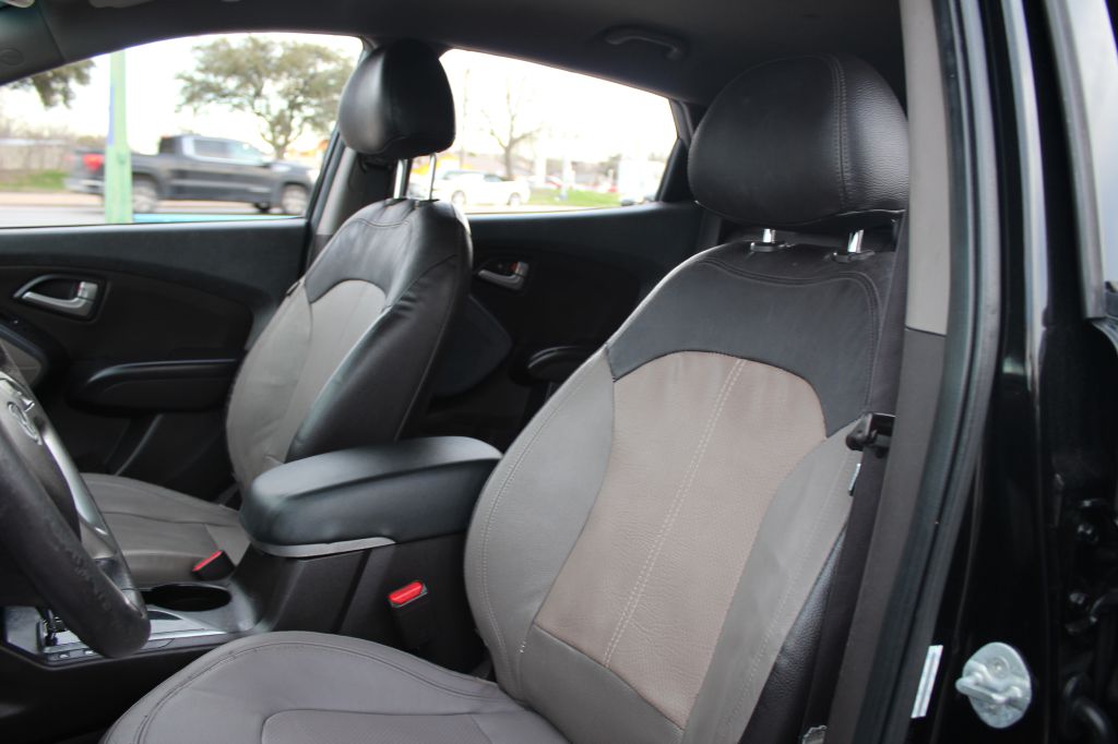 Photo 19 of this HYUNDAI TUCSON