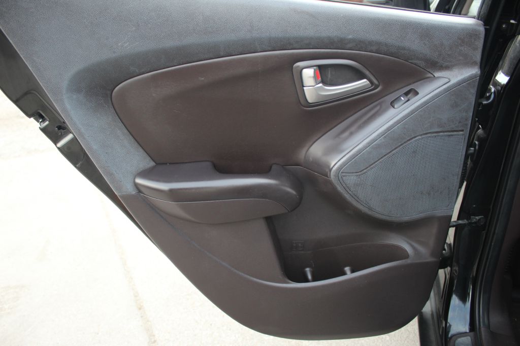 Photo 20 of this HYUNDAI TUCSON