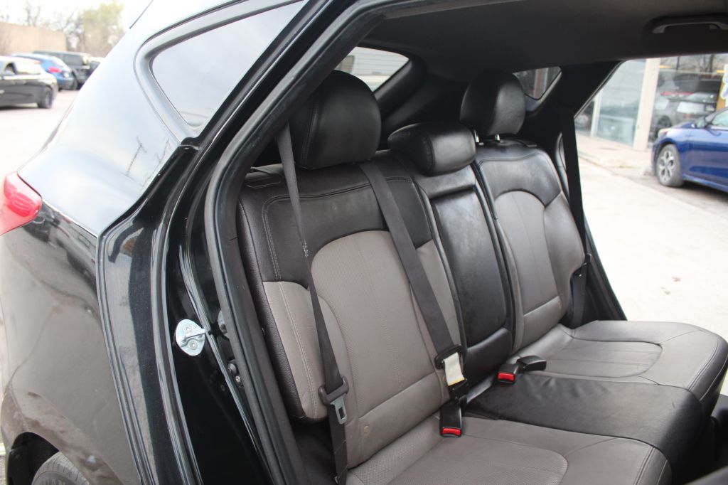 Photo 24 of this HYUNDAI TUCSON