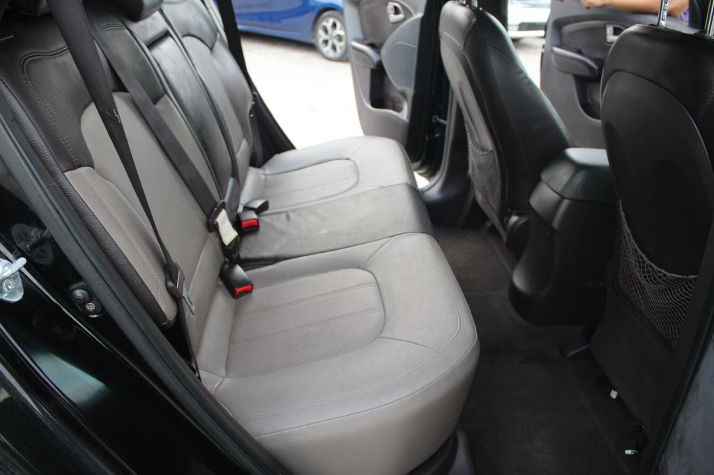 Photo 25 of this HYUNDAI TUCSON