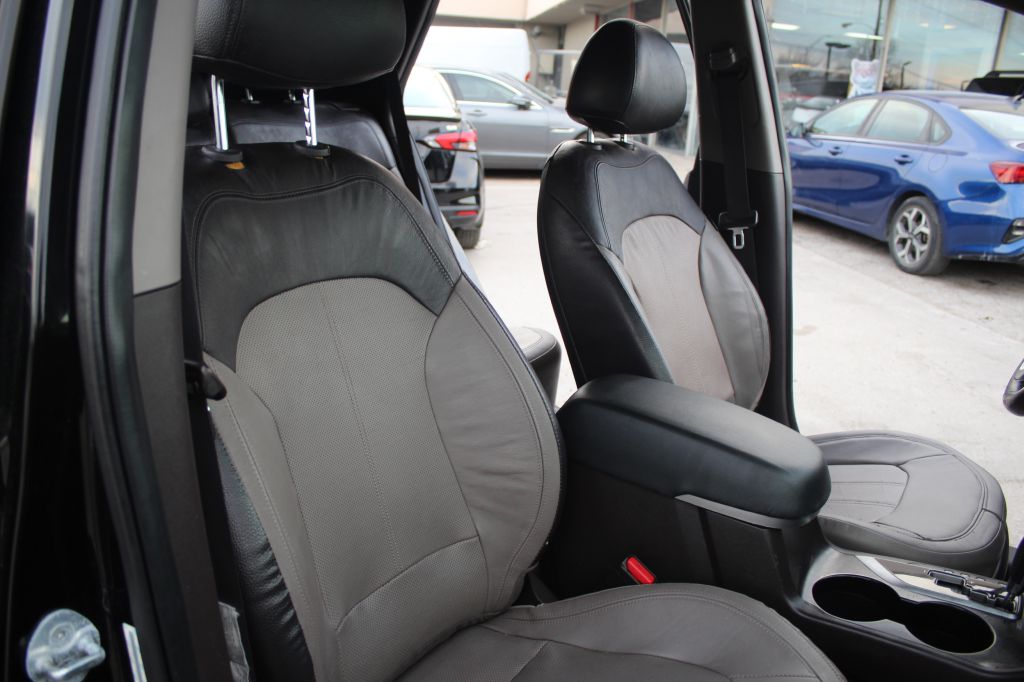 Photo 27 of this HYUNDAI TUCSON