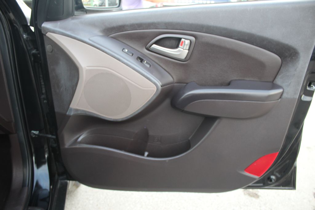 Photo 30 of this HYUNDAI TUCSON