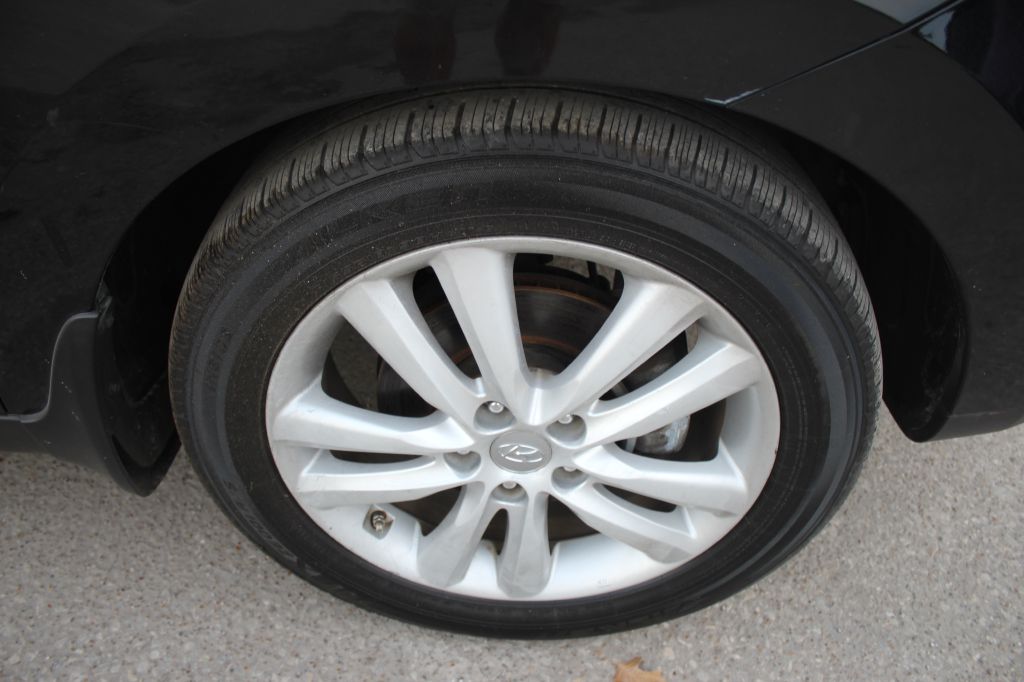 Photo 31 of this HYUNDAI TUCSON