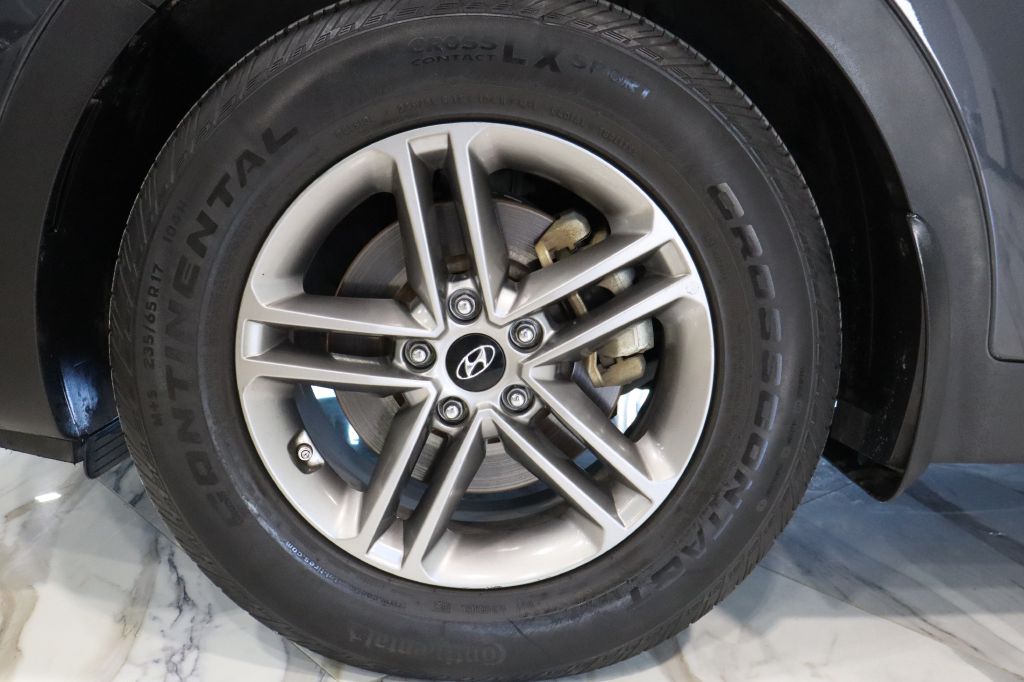 Photo 19 of this HYUNDAI SANTA FE SPORT