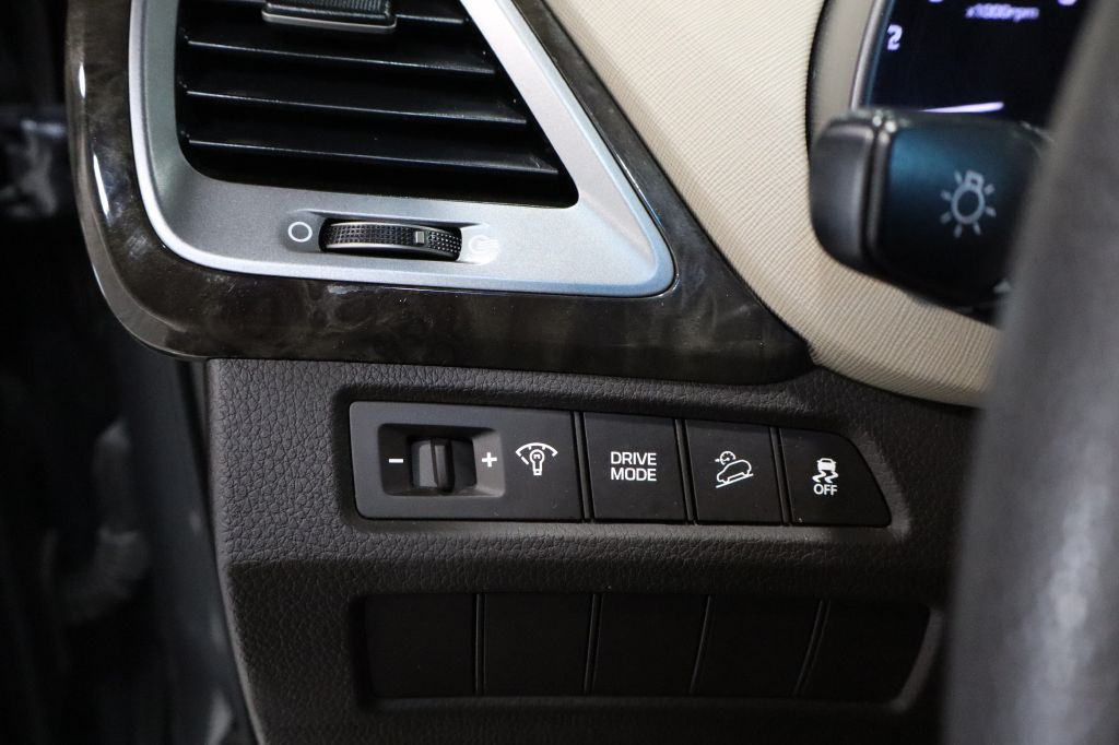 Photo 25 of this HYUNDAI SANTA FE SPORT