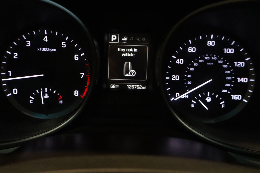 Photo 26 of this HYUNDAI SANTA FE SPORT