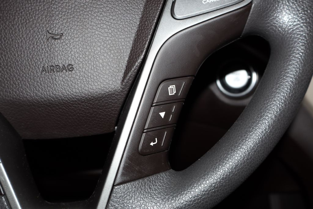 Photo 33 of this HYUNDAI SANTA FE SPORT