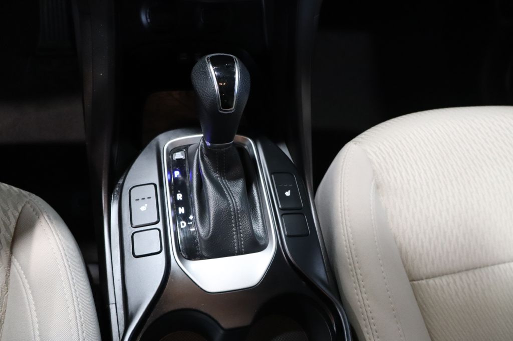 Photo 37 of this HYUNDAI SANTA FE SPORT