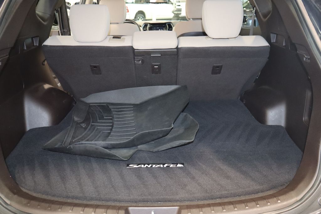 Photo 44 of this HYUNDAI SANTA FE SPORT
