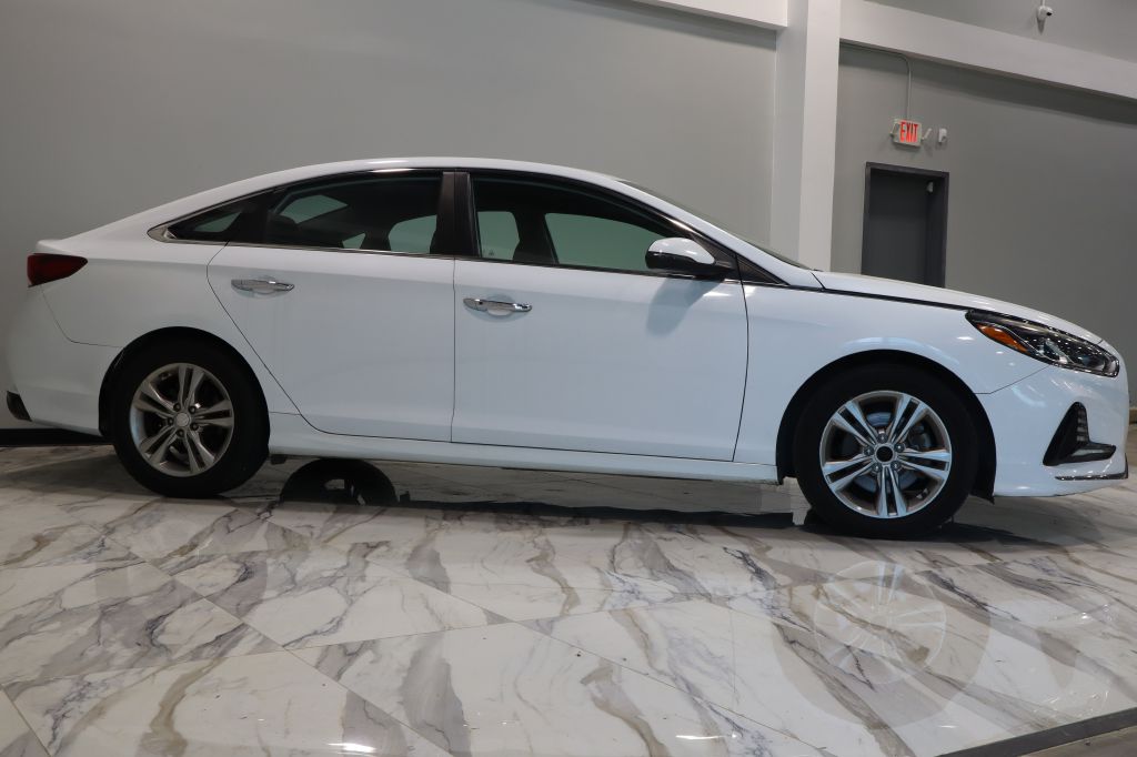 Photo 5 of this HYUNDAI SONATA