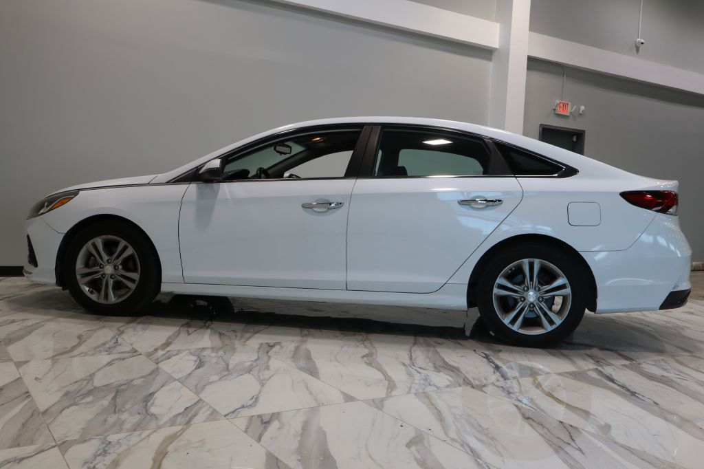 Photo 9 of this HYUNDAI SONATA