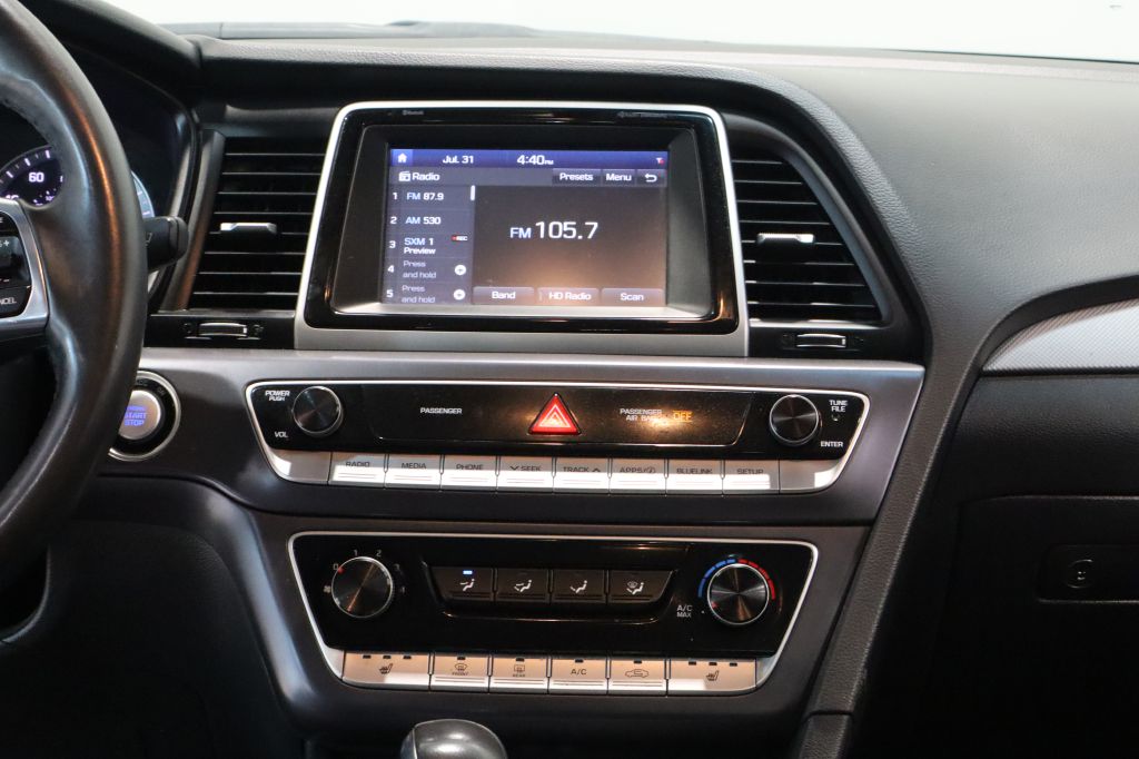 Photo 14 of this HYUNDAI SONATA
