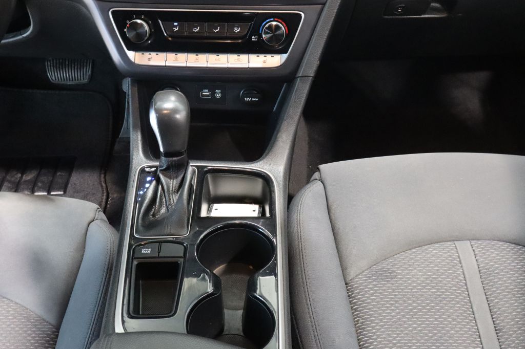 Photo 15 of this HYUNDAI SONATA