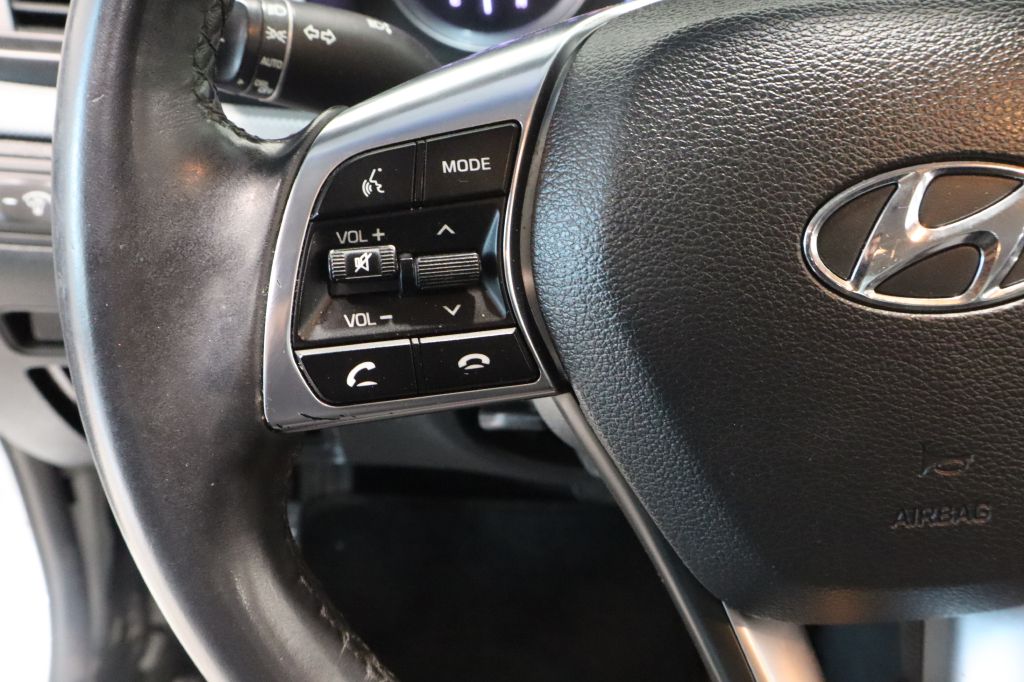 Photo 17 of this HYUNDAI SONATA